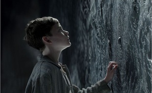 Le jeune Levi Miller dans le rôle-titre de Pan