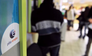 L'emploi salarié stagne désormais, avec des créations d'emploi nettes quasiment nulles au troisième trimestre, sans perspective d'amélioration du marché du travail dans les semaines à venir, selon des économistes.