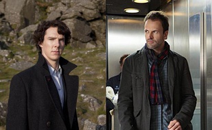 Le Sherlock Holmes du XXIème siècle version BBC (à gauche) et celui de CBS (à droite).
