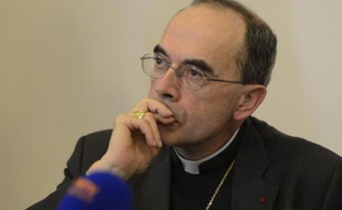 Le cardinal Philippe Barbarin est rentré mardi à Lyon pour entamer une convalescence l'amenant à réduire ses activités, après une hospitalisation en Martinique, où il a subi un triple pontage coronarien à la suite à d'un double malaise cardiaque.