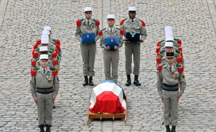 La cérémonie d'hommage à Lazare Ponticelli, aux Invalides, à Paris, le 17 mars 2008