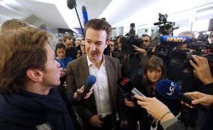 L'ex-conseiller de Nicolas Sarkozy et initiateur du mouvement de la Droite forte, Guillaume Peltier, se demande si on ne "cherche pas à asphyxier" l'UMP après le rejet des comptes de campagne de Nicolas Sarkozy, par la commission des comptes.