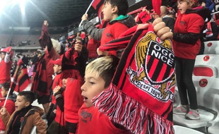 Dans les tribunes du Méfi Club, seul kop de France réservé aux enfants.