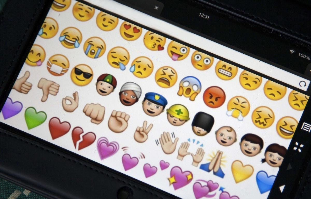 Le doigt d’honneur, deuxième nouvel émoji le plus utilisé sur iPhone