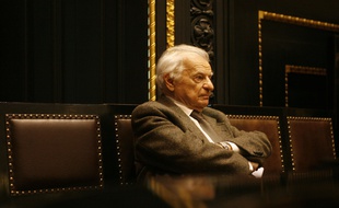 Yves Bonnefoy en 2007 à Prague.