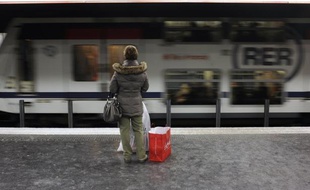 Le premier forage de reconnaissance du sol, préalable aux travaux du métro automatique Grand Paris Express, a été réalisé mardi à Aulnay-sous-Bois (Seine-Saint-Denis) à l'emplacement de la future gare, a constaté une journaliste de l'AFP.