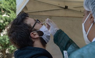 Un test PCR en France.