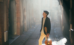 Fabian Ordonez, le père de Bigflo & Oli, sera le premier à inaugurer les Flâneries, une série de concerts dans les rues de Toulouse couplés à des visites touristiques.