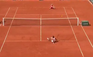 le point sur les fesses de Strycova et Radwanska, le 26 mai 2016 à Roland-Garros.