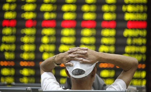 Un investisseur chinois à la Bourse de Huaibei, province de l'Anhui , en Chine.