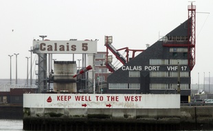 L'entrée du port de Calais.