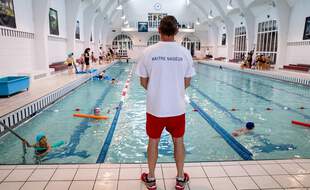 A la piscine de la Butte aux Cailles, en juin 2019, lors du lancement de la campagne #VigilanceNoyade