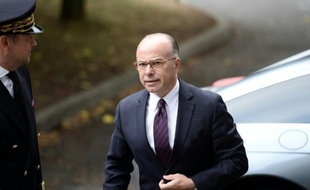 Le ministre de l'Intérieur Bernard Cazeneuve, à Garches près de Paris le 14 août 2015