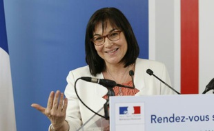 La ministre de la Fonction publique, Annick Girardin à Paris, le 17 mars 2016