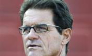 L'entraîneur italien Fabio Capello assure qu'il est très intéressé par le poste de sélectionneur de l'Angleterre, laissé vacant depuis le renvoi de Steve McClaren jeudi, dans une interview accordée à la Rai2 et à la BBC qui devait être diffusée vendredi soir.