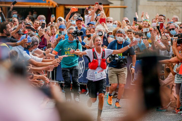 Après avoir électrisé la foule l'an passé à Chamonix, Courtney Dauwalter sera la grande absente du tableau féminin vendredi sur l'UTMB.