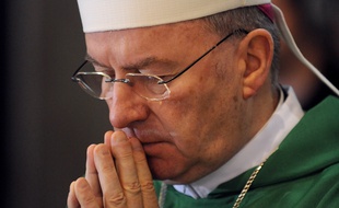 Mgr Luigi Ventura en 2010.