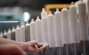 Dans les locaux du fabricant de préservatifs japonais Sagami Rubber Industries, le 25 janvier 2018.