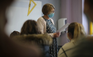 Dans une salle de classe, à Douai le 29 octobre 2020.
