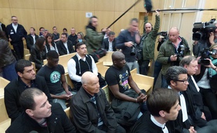 Les familles de Zyed et Bouna ont laissé éclater leur colère à l'issue de la décision du tribunal correctionnel de Rennes.