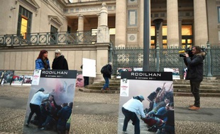 Des militants anti-corrida devant le palais de justice de Nîmes le 14 janvier 2016