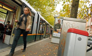 Un arrêt de tramway.