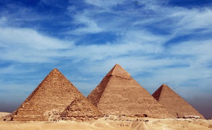 La pyramide de Khéops, la plus importante du plateau de Gizeh.