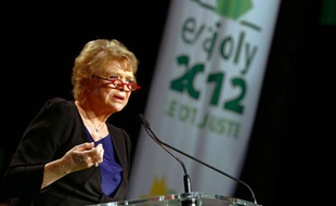 La candidate d'Europe Ecologie Les Verts (EELV), Eva Joly, donne le premier meeting de sa campagne électorale dans la salle Wattremez à Roubaix, le 11 février 2012.