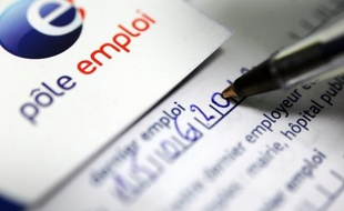 Avec 18.400 de chômeurs supplémentaires en un mois, le nombre de demandeurs d'emplois sans activité, recensés fin février en métropole, frôle sans le dépasser le pic de janvier 1997, et le Premier ministre a appelé mardi à une nouvelle "mobilisation générale" pour l'emploi.