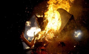 Alain Rey aurait-il, comme Faust, signé un pacte diabolique? Non, bien sûr, mais le célèbre linguiste et lexicographe signe un passionnant "Dictionnaire amoureux du diable" (Plon), qui évoque toutes les figures du démon, d'Abaddon à Zombis, en passant par Belzébuth ou Méphistophélès.