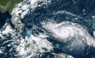 L'ouragan Dorian est passé en catégorie 3 le 30 août 2019.
