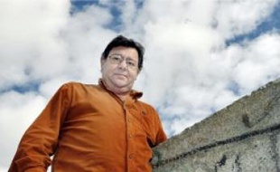 Daniel Boulogne, galeriste, a prêté pour l'occasion les deux pans de mur exposés.