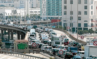 Selon Réseau ferré de France, les automobilistes perdent 10 jours par an dans les bouchons entre Marseille et Aix.
