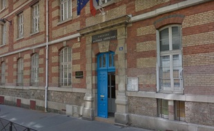 L'entrée du collège Coysevox situé dans le 18e arrondissement