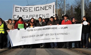 Environ quatre cents personnes ont défilé à Caen hier pour dénoncer la réforme.