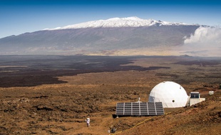 Les six volontaires se sont isolés pendant un an à Hawaii afin de récolter des informations utiles pour envoyer des astronautes sur Mars.