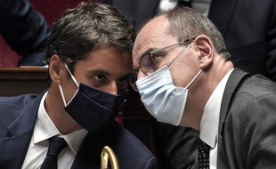 Le porte-parole du gouvernement Gabriel Attal et le Premier ministre Jean Castex, le 28 juillet 2020 à l'Assemblée.
