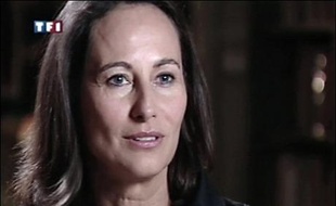 Ségolène Royal publiera à la rentrée "l'autocritique" de sa campagne présidentielle et pense toujours pouvoir un jour accéder à la présidence de la République, a-t-elle déclaré dans une interview diffusée dimanche par TF1.