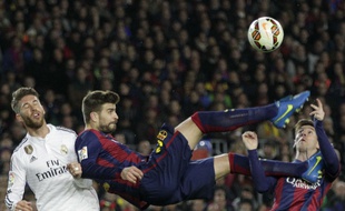 Piqué (au centre) et Sergio Ramos (à gauche) se disent prêts à faire grève.