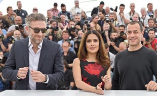 Vincent Cassel, Salma Hayek et Matteo Garrone pour la présentatin de "Tale of Tales" le 14 mai 2015 à Cannes
