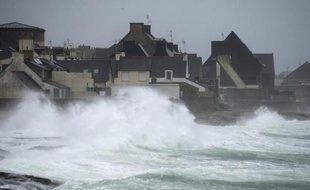 Cet hiver a été particulièrement doux --parmi les trois plus chauds depuis 1900--, et pluvieux en particulier en Bretagne qui, balayée par des tempêtes successives, a atteint son record de pluie depuis 1959, a annoncé vendredi Météo-France dans son bilan climatique provisoire.