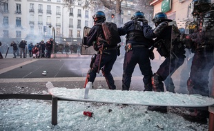 Des heurts ont éclaté samedi 28 novembre à Paris en marge de la manifestation contre la loi sur la sécurité globale.