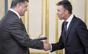 Le secrétaire général de l'Otan, Anders Fogh Rasmussen reçu le 7 août 2014 par le président ukrainien Petro Porochenko