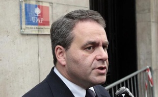 Le Sénat reprend lundi à 15h00 l'examen du projet de loi de financement de la sécurité sociale (PLFSS) pour 2011, qu'il avait suspendu samedi soir, dans l'attente de la composition du nouveau gouvernement.