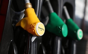 Les prix des carburants ont continué d'augmenter la semaine dernière en France, du fait de la hausse des prix du pétrole
