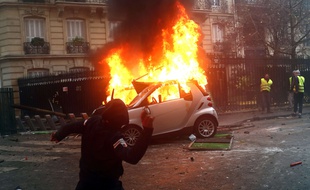Des cocktails Molotov ont été très utilisés en marge des manifestations (ici à Paris).