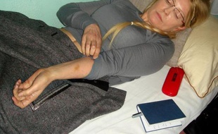 Le parquet général d'Ukraine a refusé vendredi d'ouvrir une enquête sur des violences présumées subies en prison par l'opposante Ioulia Timochenko, malade et en grève de la faim, affirmant que celle-ci n'avait pas été battue.