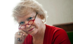 Eva Joly, ancienne juge, s'est lancée dans le polar poltique.Valls, qu'elle accuse de "populisme" et de "funambulisme idéologique".
