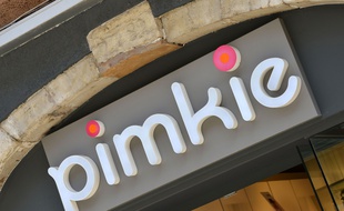 Le siège social de l'enseigne Pimkie est basé à Villeneuve d'Ascq, près de Lille, dans le Nord.