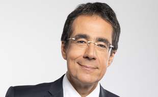 Le journaliste Darius Rochebin.